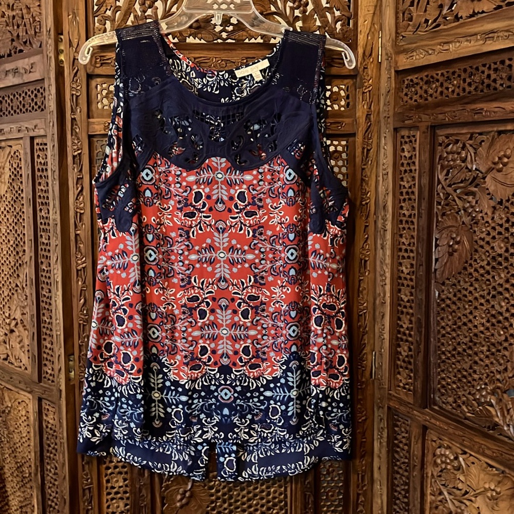 Women’s sleeveless top